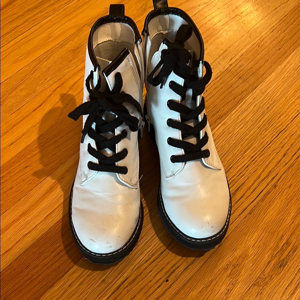 Steve Madden Kids' White and Black Lace-Up Boots